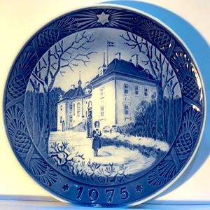 Royal Copenhagen Christmas Plate - 1975